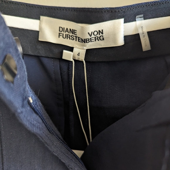 NWT Diane Von Furstenberg Pleat Front Flare Pant in NAVY | Size 4 - Picture 4 of 7